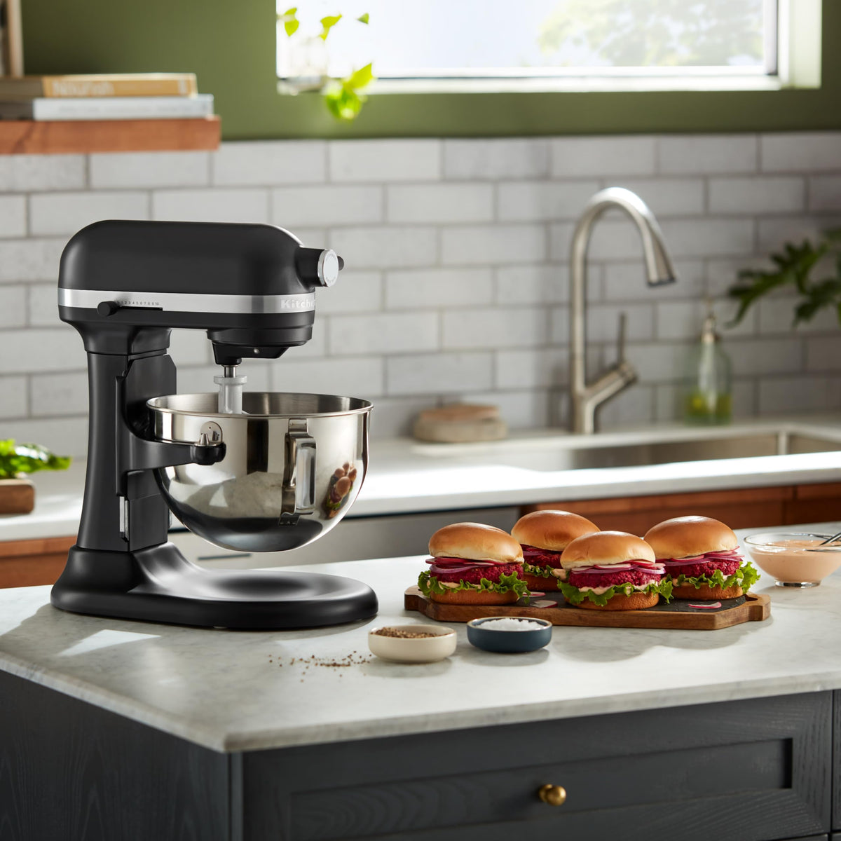 Küchenmaschine Heavy Duty mit Schüsselheber 5,2 L matt schwarz 5KSM55SXXEBM für Teig und Backen