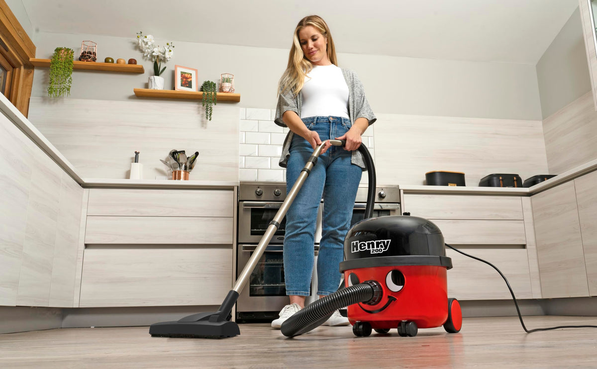 Bodenstaubsauger Henry HVR200-11 900004 620 Watt 72 dB classic rot Energieeffizienzklasse A