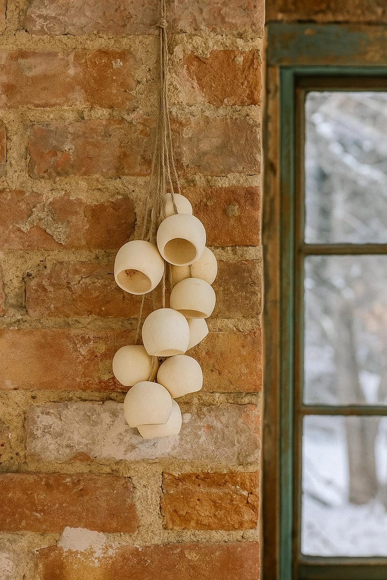 Bell Cups Hängedeko Natur, getrocknete Fruchtschalen, 12 Stück am Bund, Wanddekoration Boho-Deko