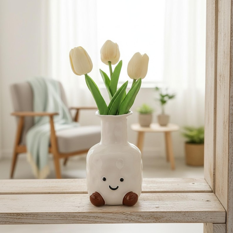 Smiley Keramik Vase mit Füßen – Weißer Blumentopf für Schreibtisch